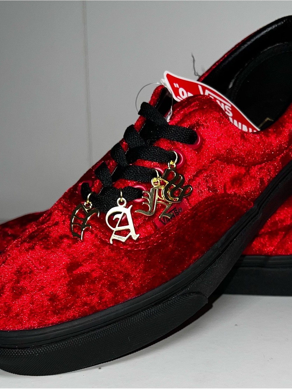 Vans Men’s Red Velvet Low-Top Sneakers with Black Soles M,7.5/W,9 (#004)